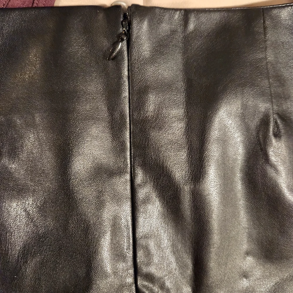 🔥NWOT Faux Leather Pencil Wiggle Skirt Vegan Size 2P - Picture 5 of 10